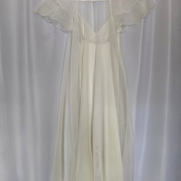 Beautiful 2 piece night gown and robe - Picture 4 of 8